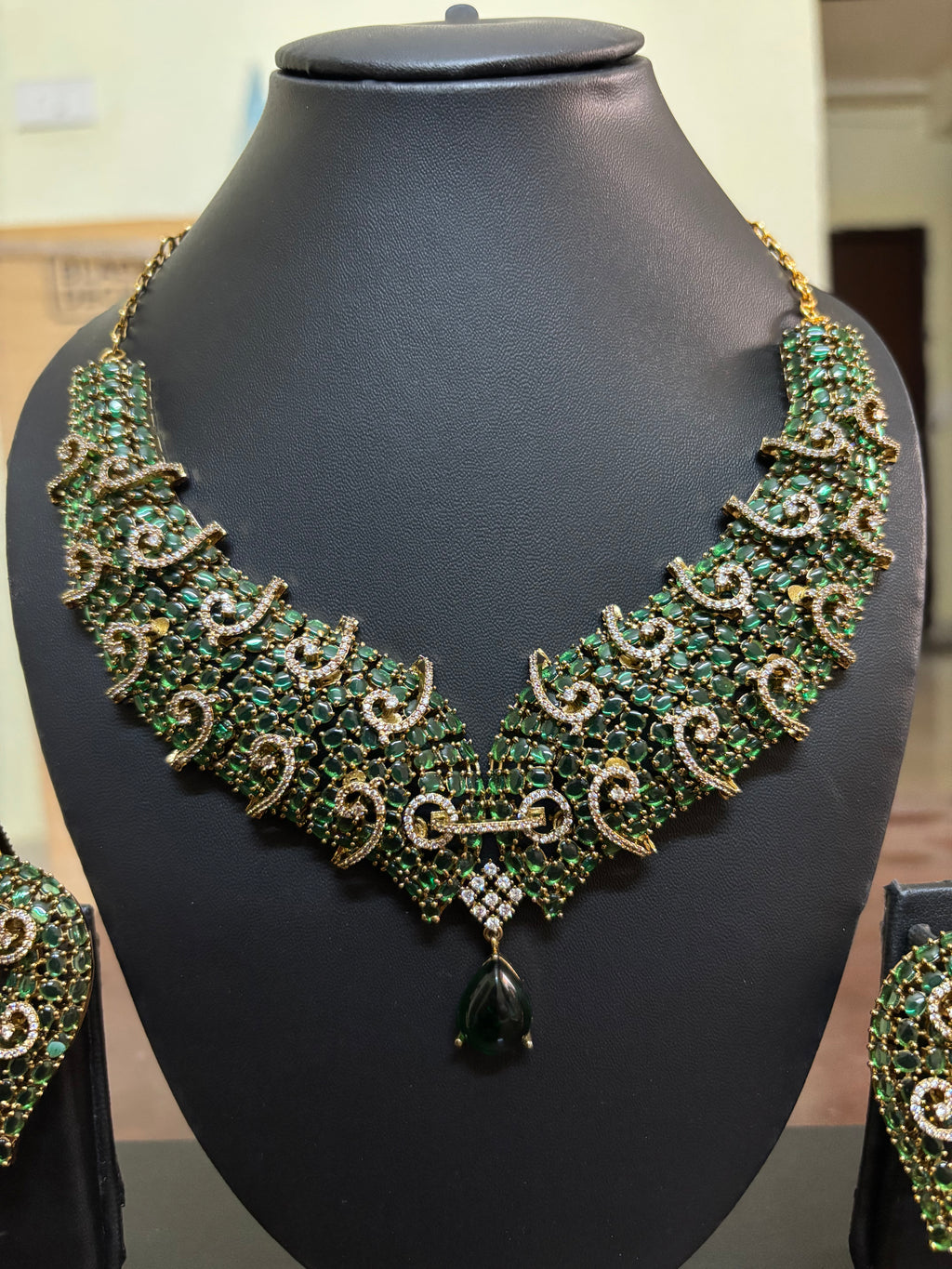 Emerald Vine Necklace Set