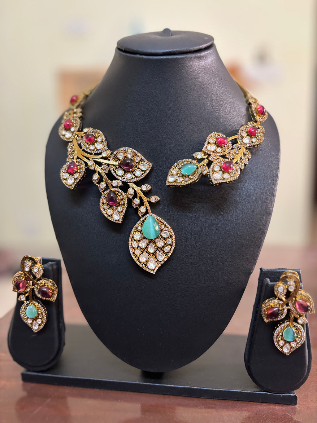 Antique Kundan Necklace Set