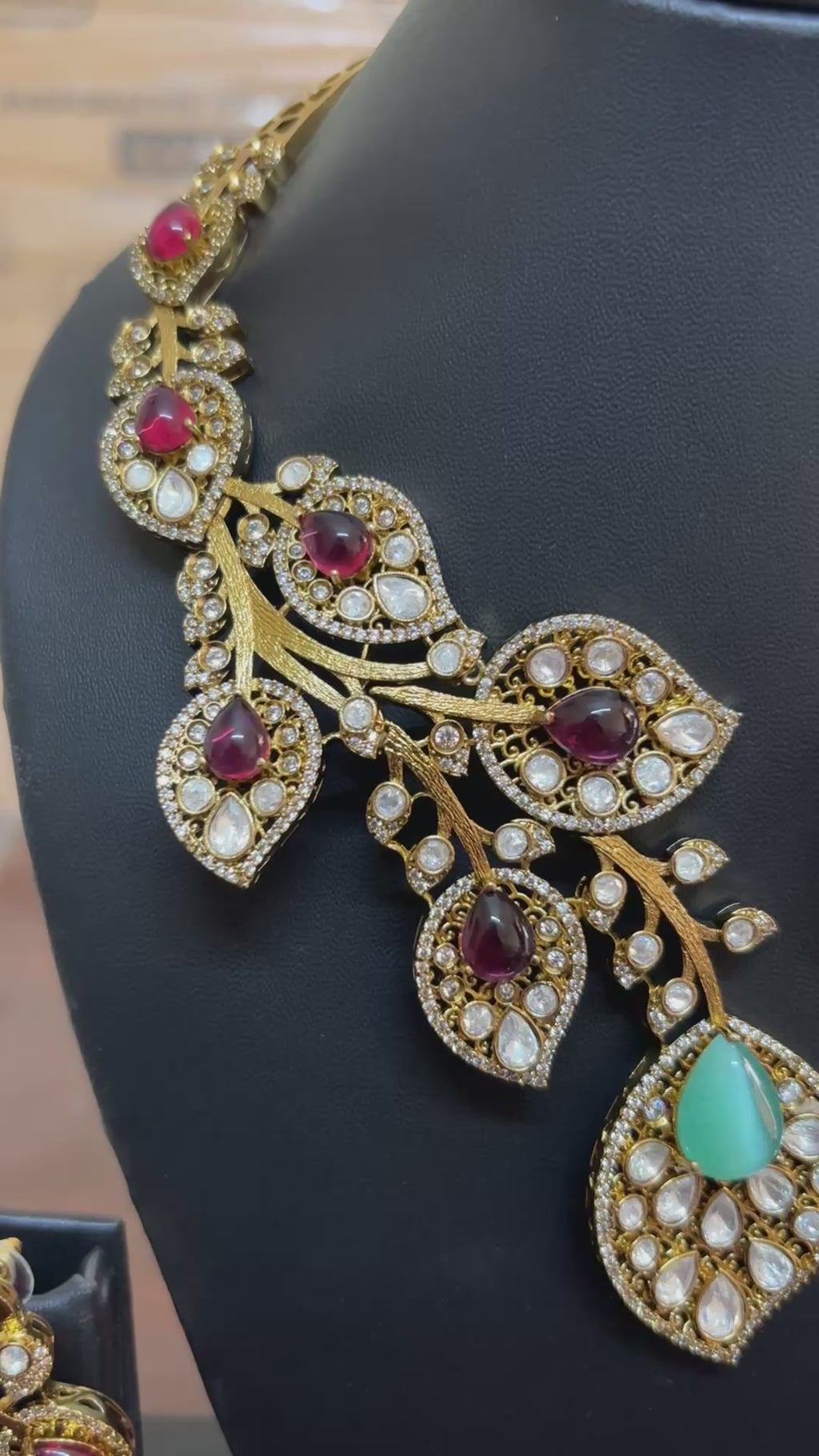 Antique Kundan Necklace Set